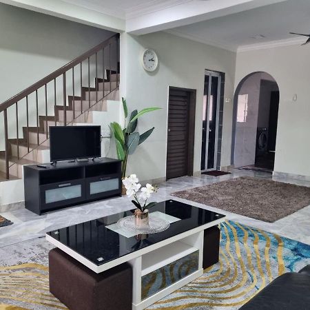 Three-Bedroom House At Tyara Homestay Sunway Petaling Jaya Exterior foto